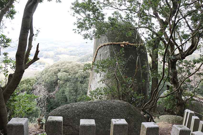 淡路島「岩上神社」の「神籬石」-2♪_d0058941_20115662.jpg