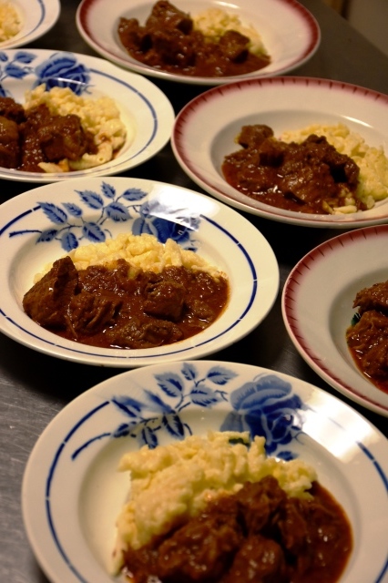 ガストロノマードのレシピを参考に絶品グヤーシュ 食欲に負ける日々