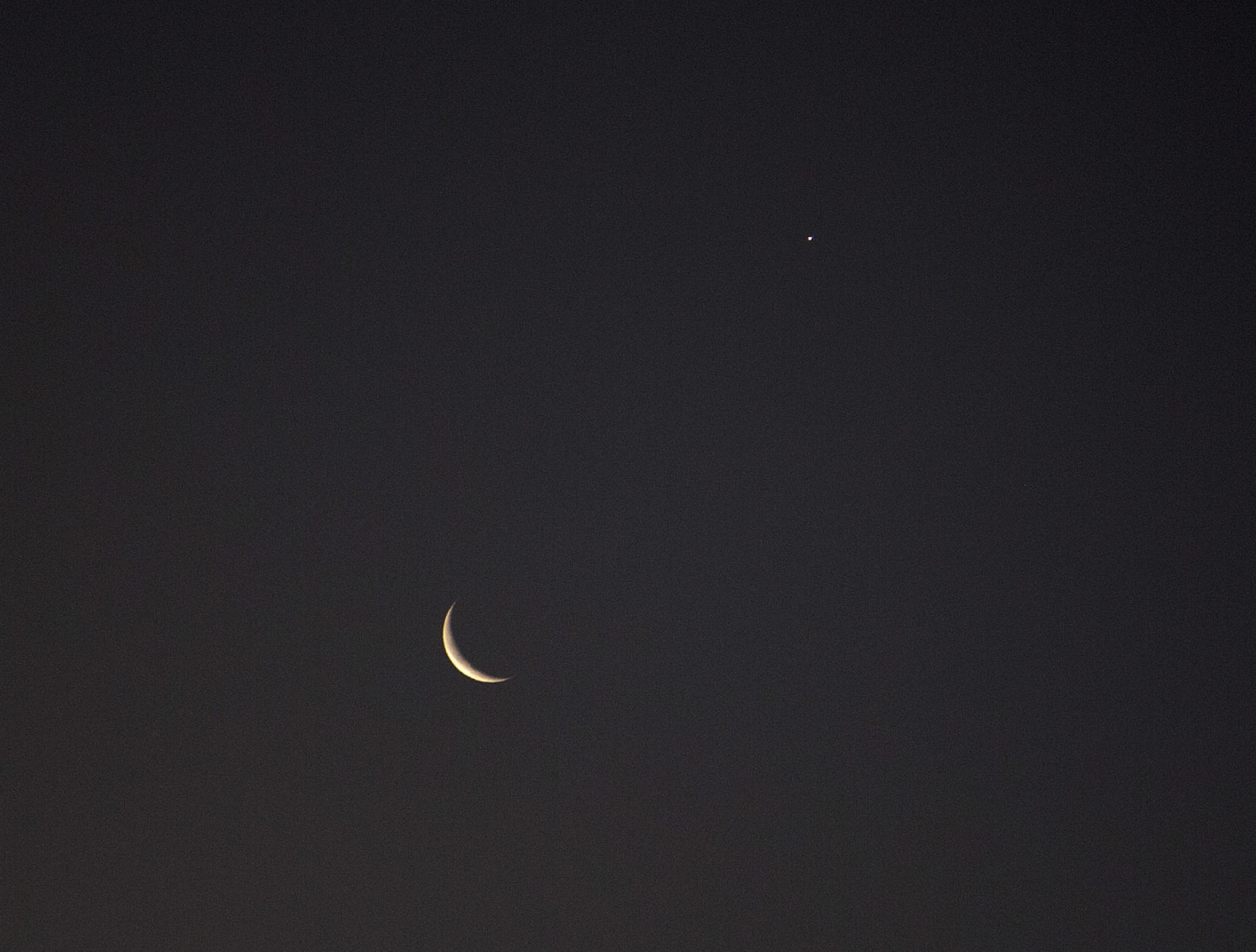 今朝の金星と月の大接近_e0174091_18285207.jpg