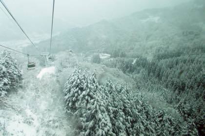 気温の上昇が少ないので小雪ながら何とか形に........_b0194185_21172988.jpg