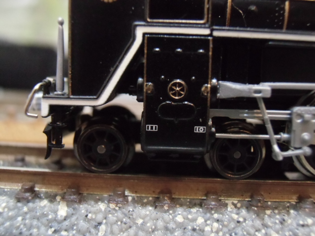 マイクロエース C571「お召」を弄り回す その1 先従輪を黒染め車輪に