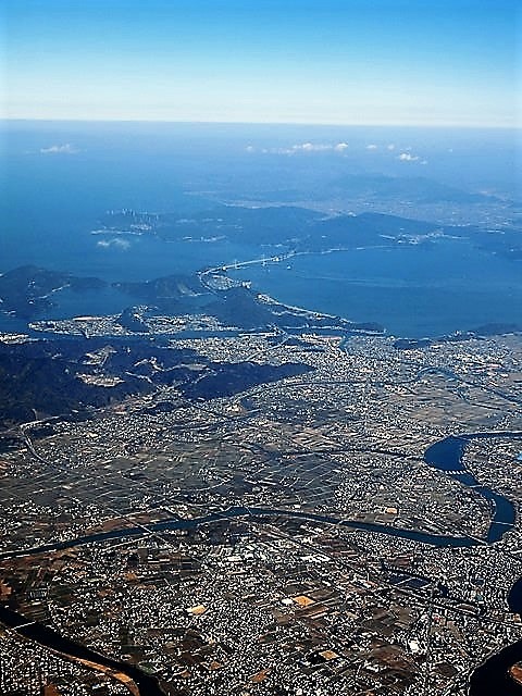 藤田八束の空の旅@鹿児島の絶景は錦江湾と桜島、瀬戸内海には瀬戸大橋と渦潮_d0181492_23461480.jpg