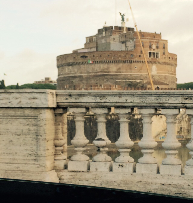 初イタリア3 コロッセオと猫_e0374912_16512244.jpg