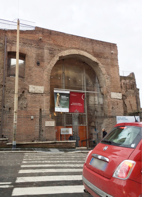 初イタリア3 コロッセオと猫_e0374912_16523491.jpg