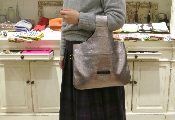 ikot から、人気のPOLLET シリーズに新色が登場です。_c0227633_13472096.jpg