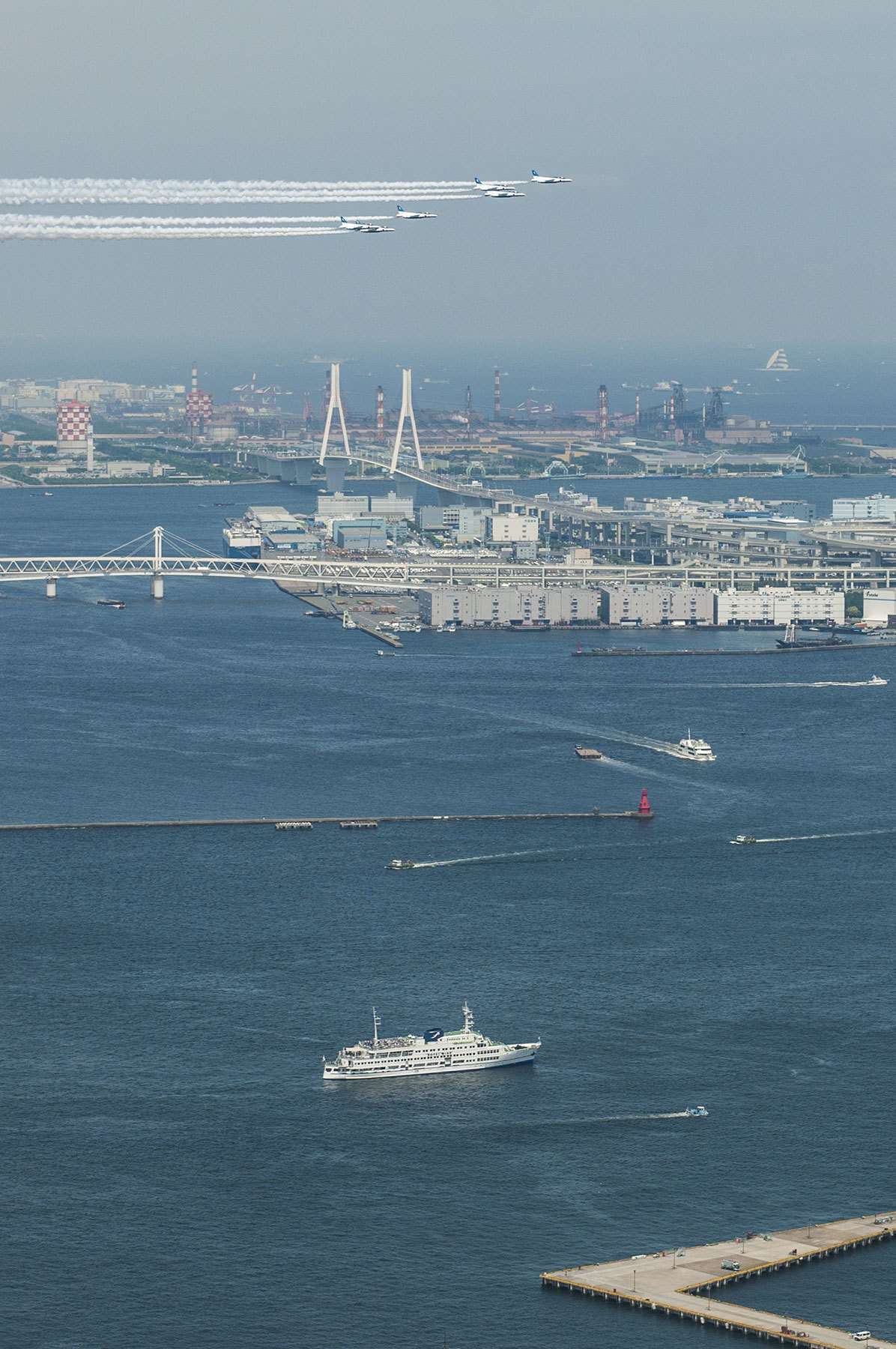 ブルーインパルス展示飛行 横浜開港150周年 Sky Lounge Garden Transporter Side