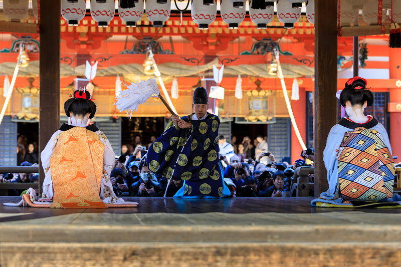 祇園さんの節分祭・舞踊奉納と豆まき（先斗町　もみ香さん、市沙登さん）_f0155048_039159.jpg