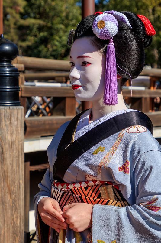 祇園さんの節分祭・舞踊奉納と豆まき（先斗町　もみ香さん、市沙登さん）_f0155048_0425370.jpg