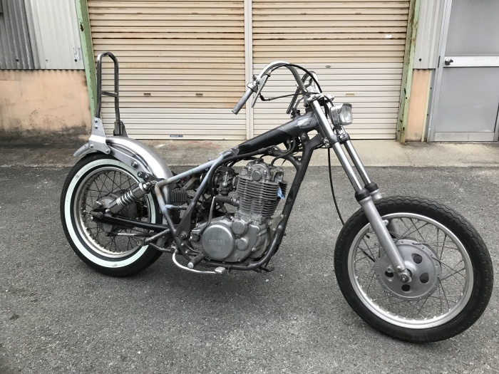 SR400シッシーバー製作とボルトオンコフィンタンク : カスタム SR400シッシーバー製作とボルトオンコフィンタンク : カスタム