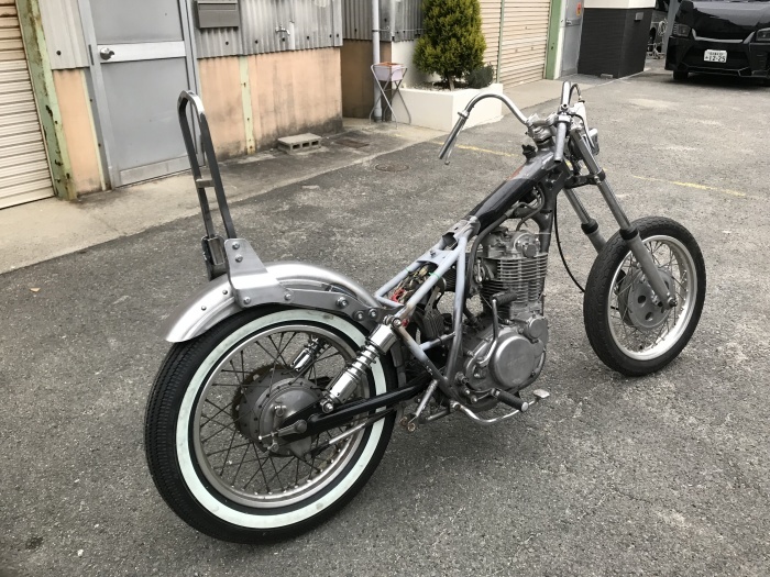 SR400シッシーバー製作とボルトオンコフィンタンク : カスタム