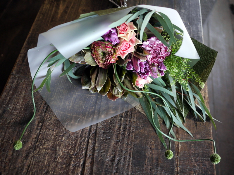 娘さん達から お母様のお誕生日に花束 華やか 珍しい感じ 南区藤野2にお届け 19 02 09 札幌 花屋 Mell Flowers