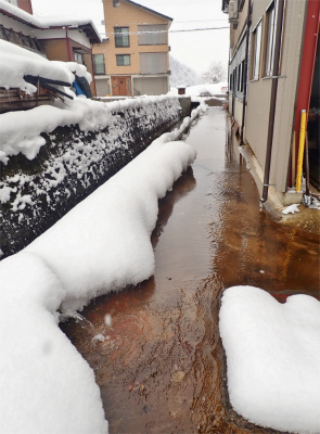 自然流水による消雪力は凄い!_c0336902_11125326.jpg