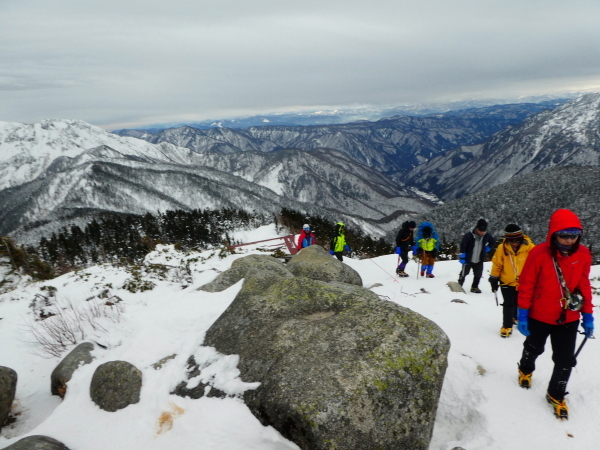 西穂高丸山 (2,452M)   雪山歩行技術講習会　　山頂 編_d0170615_22334617.jpg