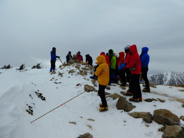 西穂高丸山 (2,452M)   雪山歩行技術講習会　　山頂 編_d0170615_22340887.jpg