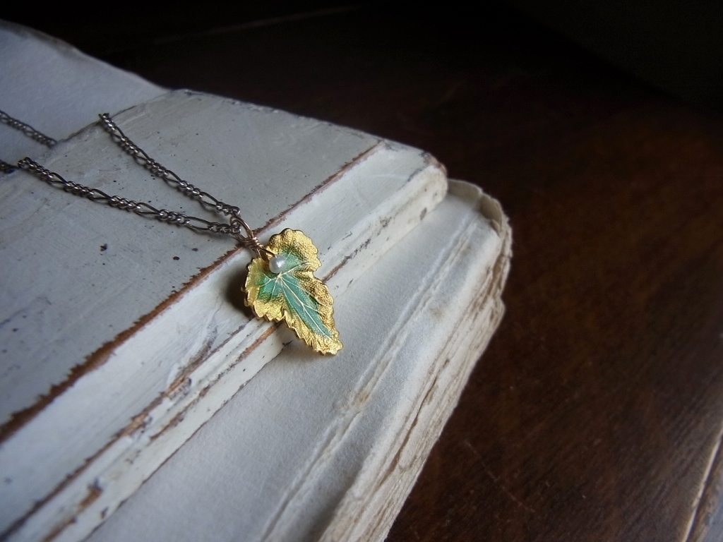 芽吹き展 ivyさんの葉っぱのネックレス_b0353974_22124911.jpg