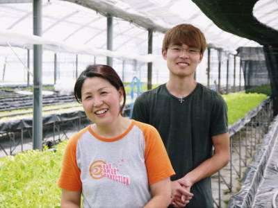 水耕栽培の生野菜を大好評販売中!さらなる高みを求め肥料改良!農薬や消毒を一切せずにてた各種生野菜です_a0254656_18352505.jpg