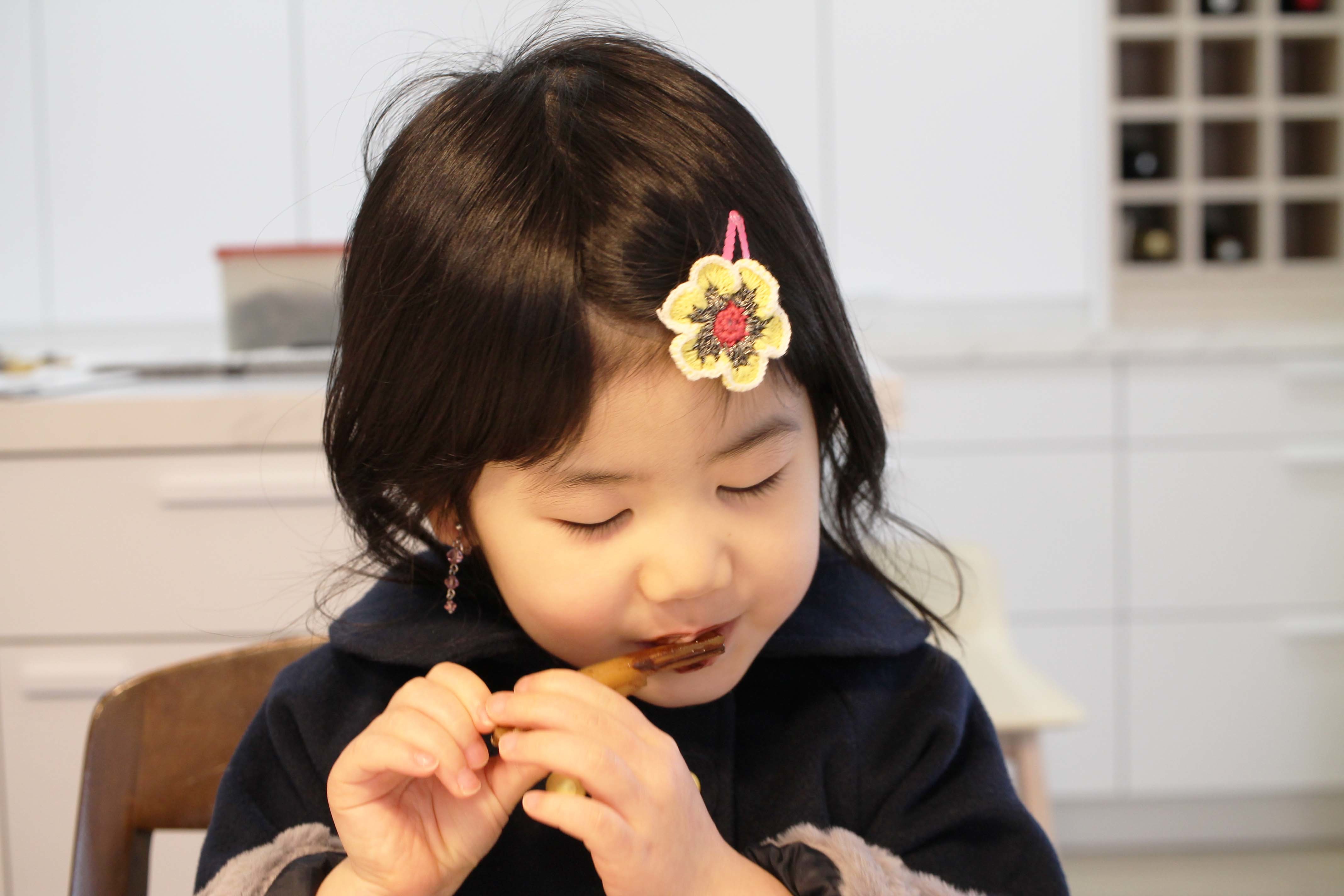 干し芋のチョコレートがけ_d0377645_16380053.jpg