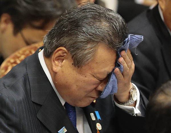 桜田五輪担当相 何でも撤回すればええんか!!バカ大臣_a0039820_113848100.jpg