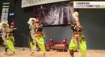 三陸国際芸術祭でインドネシア舞踊(ジャティランのKrincing Manis)_a0054926_22590973.gif