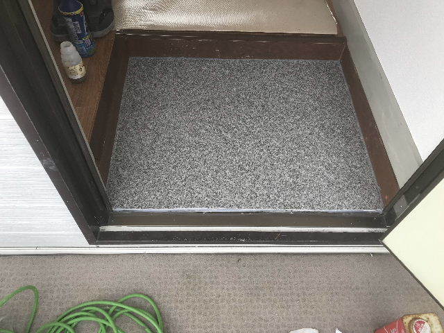 賃貸その1 パテとトイレタンクと玄関と_f0031037_20043499.jpg