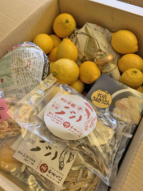 香川県より福袋届く。_b0014003_15390684.jpg