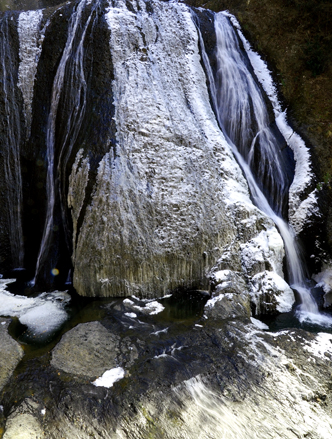 氷瀑の袋田の滝　（２月１２日）_a0023315_1039717.jpg