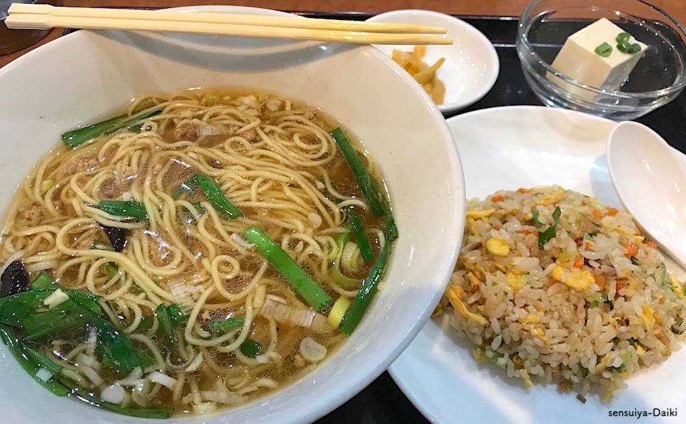 台湾ラーメンと半チャーハン_e0158261_13304962.jpeg