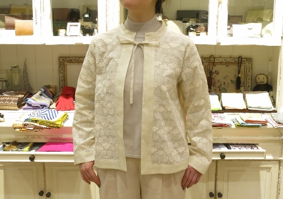Porter des boutons から、刺繍が美しいシリーズです。_c0227633_14104821.jpg