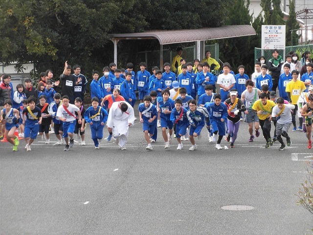 地元にある県立吉原高校も今年から参戦! 第39回今泉地区駅伝大会_f0141310_08034416.jpg