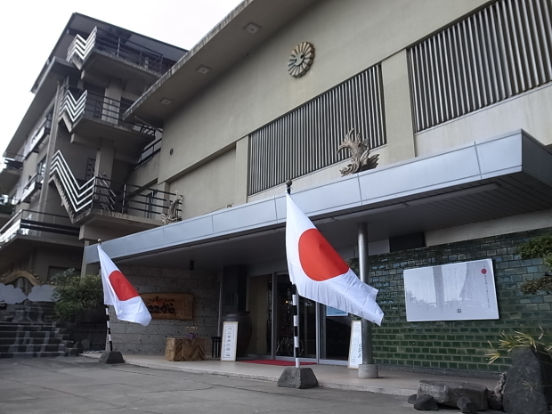 江戸風呂 人生感が変わる宿 ここから 広島県福山市鞆町 仙酔島 バディあきら 酒場放浪 食べ歩き 音楽 ギター 映画にワンコ