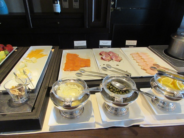 ラウンジの朝食【クラブインターコンチネンタル】_b0009849_005351.jpg