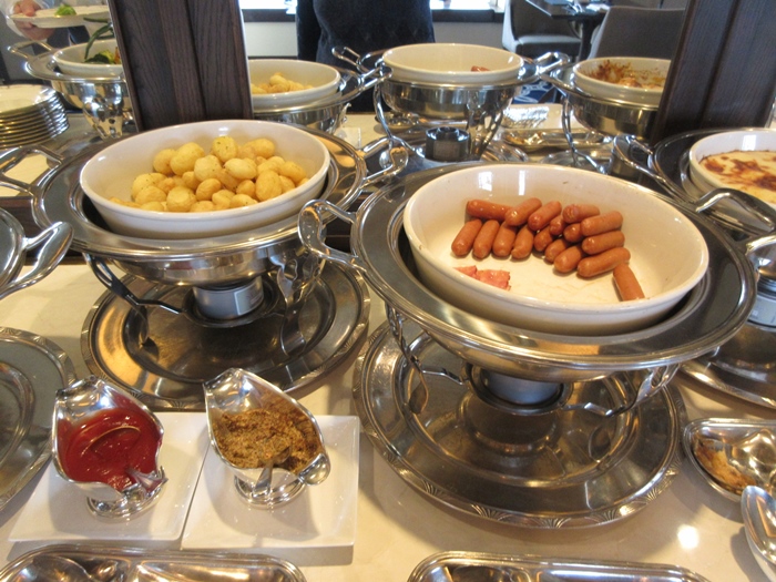 ラウンジの朝食【クラブインターコンチネンタル】_b0009849_034587.jpg