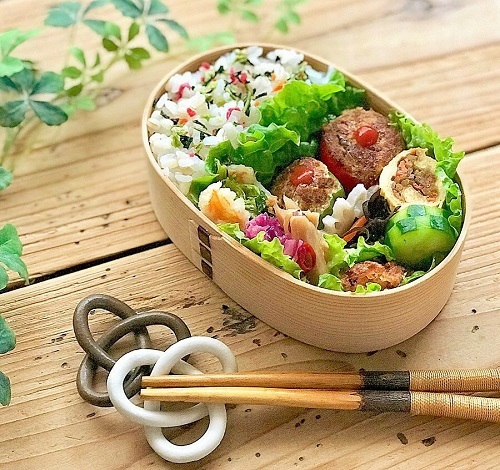 ミモザのリース飾ってみました♪ と お弁当_d0249193_10585998.jpg
