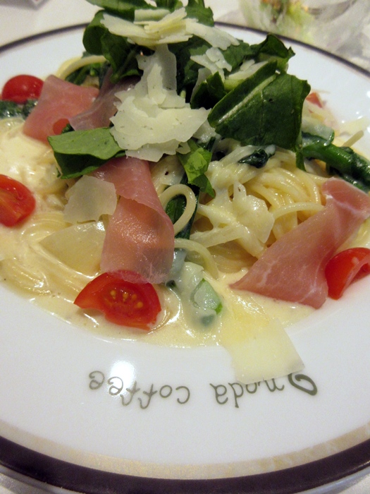 イノダコーヒ 春野菜と生ハムのレモンクリームパスタ 横浜高島屋 お散歩アルバム 菊花の賑い
