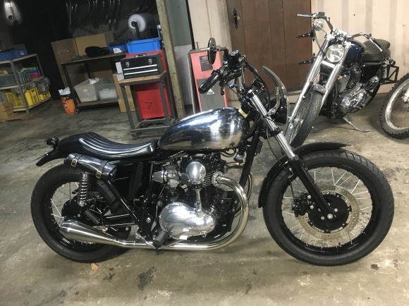 W400 ボンネビルタンク : CUSTOM REPORT