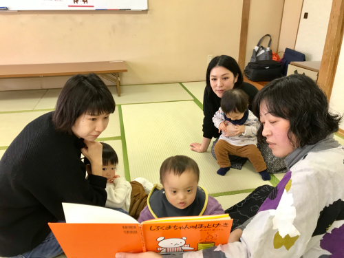 正しい より 楽しい 子育てを 正しいよりも 楽しい育児を 児童館職員が教えるべビーサイン教室 武蔵境 国分寺 八王子 花小金井