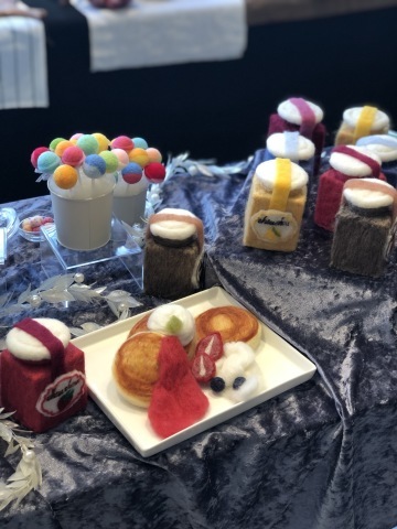 福田りお先生の「Tram A\'s sweet」の定期展 「第10回記念 羊毛スイーツの世界展(終)」へ_a0157409_11150175.jpeg