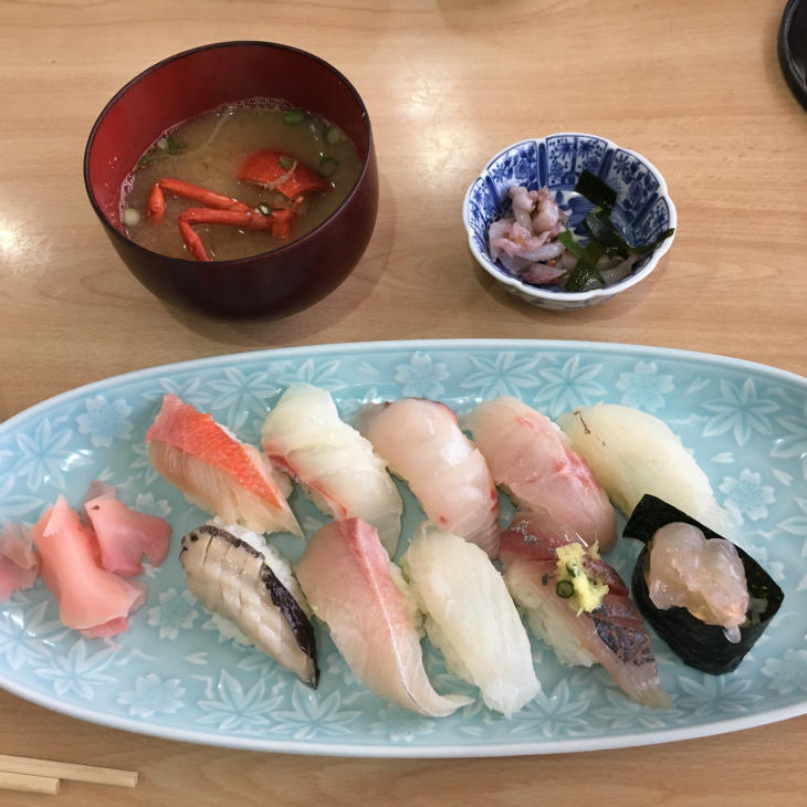 江戸前鶴鮨で真鶴の朝獲れ地魚のにぎりをいただく たんぶーらんの戯言 江戸前鶴鮨で真鶴の朝獲れ地魚のにぎりをいただく たんぶーらんの戯言
