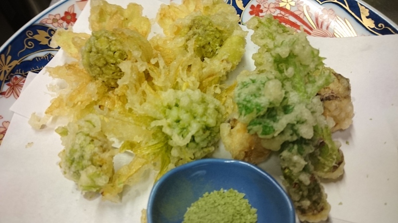 たらの芽とふきのとう天ぷら_b0162386_00592479.jpg
