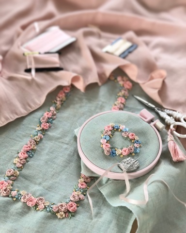 ローズガーランドのお花💐が咲きました🎀リボン刺しゅうの認定講座について_a0157409_22393353.jpeg