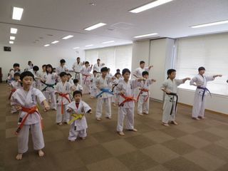 日曜空手　屯田教室　今日も新しい仲間！_c0118332_14534297.jpg