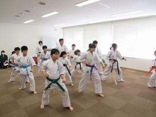 日曜空手　屯田教室　今日も新しい仲間！_c0118332_14535253.jpg