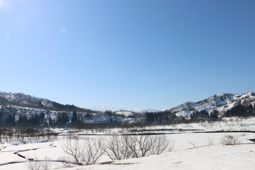 恋人の聖地・白川ダム湖畔から飯豊連峰を望む_c0075701_20343642.jpg