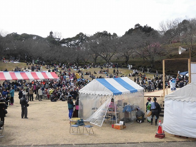 初めて参加し多くの人出に驚いた! 梅が盛りの岩本山公園での「第20回 岩松北地区 梅まつり」_f0141310_07505831.jpg
