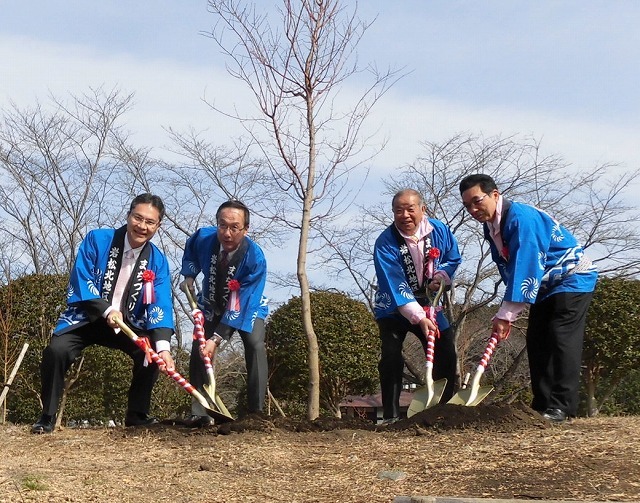 初めて参加し多くの人出に驚いた! 梅が盛りの岩本山公園での「第20回 岩松北地区 梅まつり」_f0141310_07512913.jpg