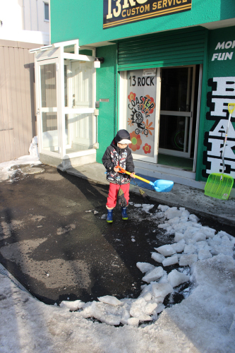 早春の氷割り。札幌豊平　自転車屋。_a0139912_16082095.jpg