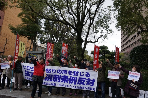 2月20日昼、ヒロシマの怒りの声を封じる拡声器規制条例絶対反対！広島市役所前座り込みに参加しました_d0155415_13181400.jpg