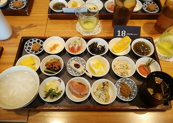 本願寺で朝ごはん_a0061057_1172352.jpg