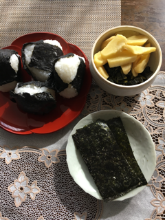 休日おにぎり_f0363168_08460420.png