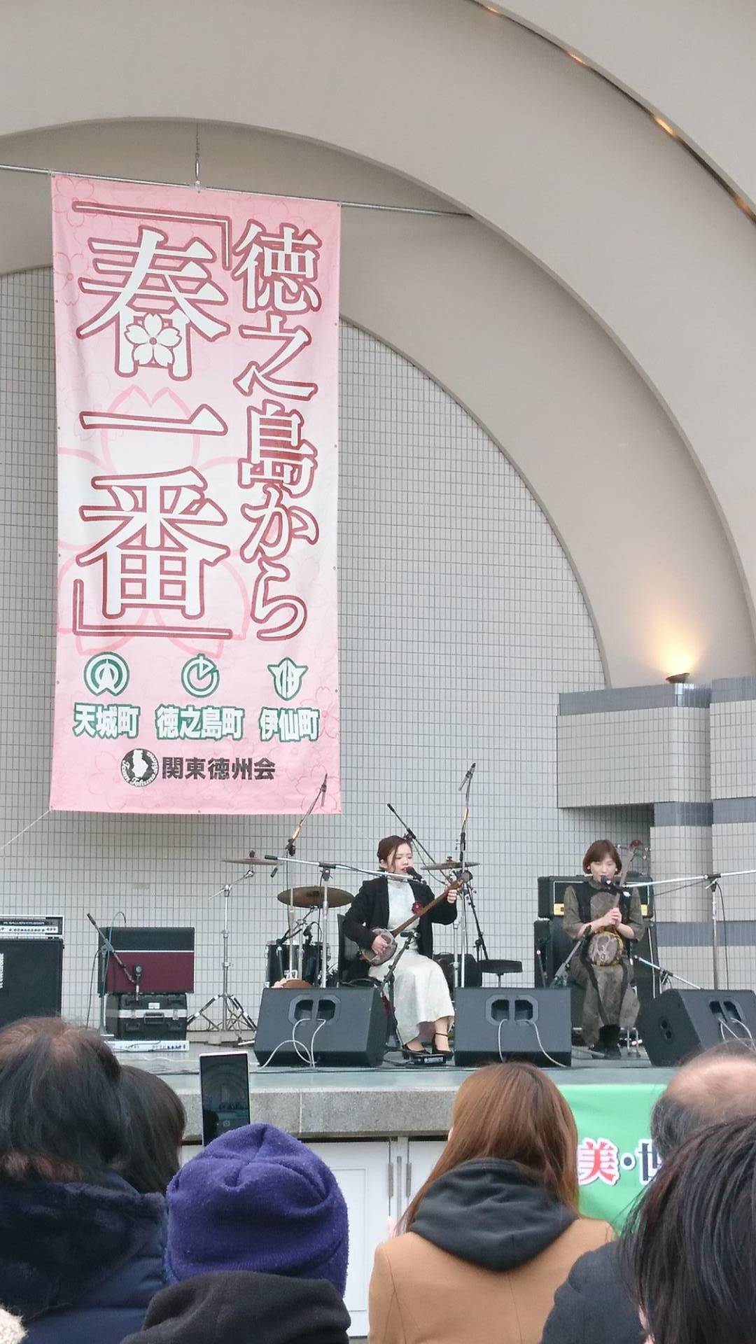 徳之島フェス@代々木公園にて唄者を聴きながら黒糖焼酎_c0002171_02525933.jpg